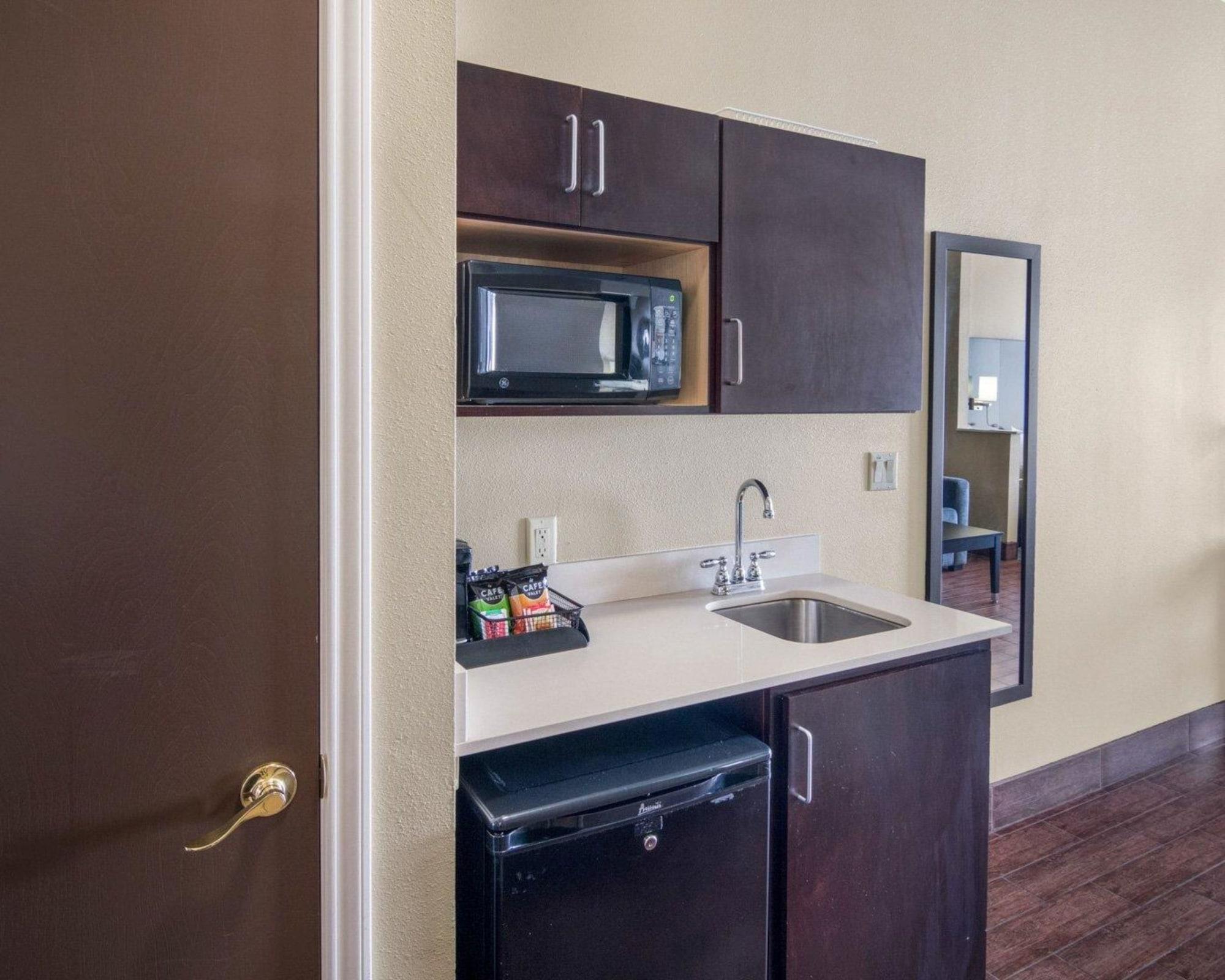 Comfort Suites Odessa Kültér fotó